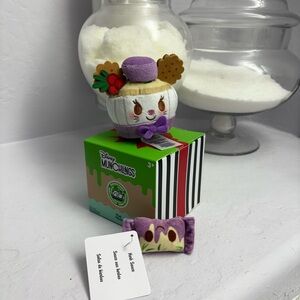 Disney Parks Holiday Munchlings Festive Fare 2023 Miss Bianca Mystery Plush